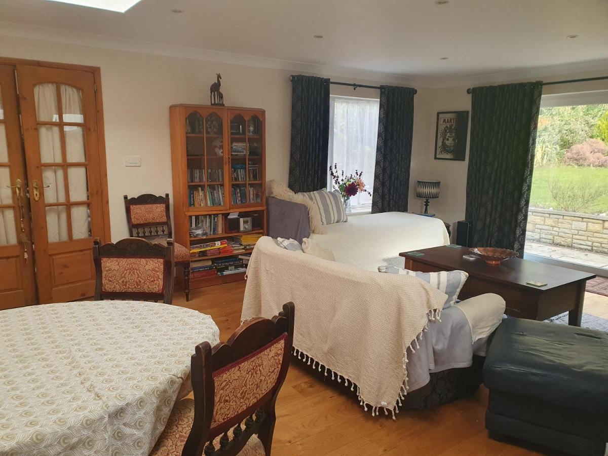 Little Dragons Apartment Пул Екстериор снимка