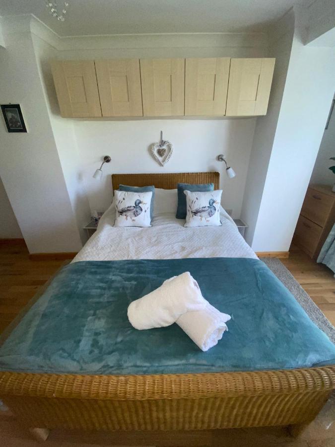Little Dragons Apartment Пул Екстериор снимка